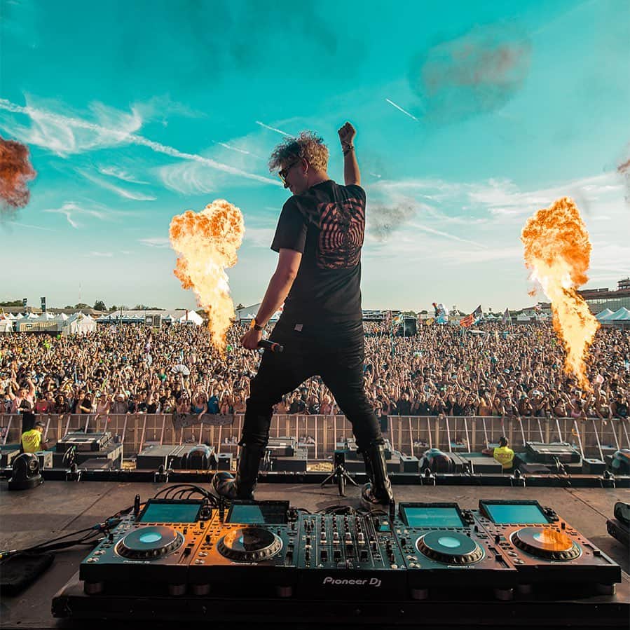スラッシーのインスタグラム：「Moonrise was straight 🔥🔥  📸 @kitsunekreations」