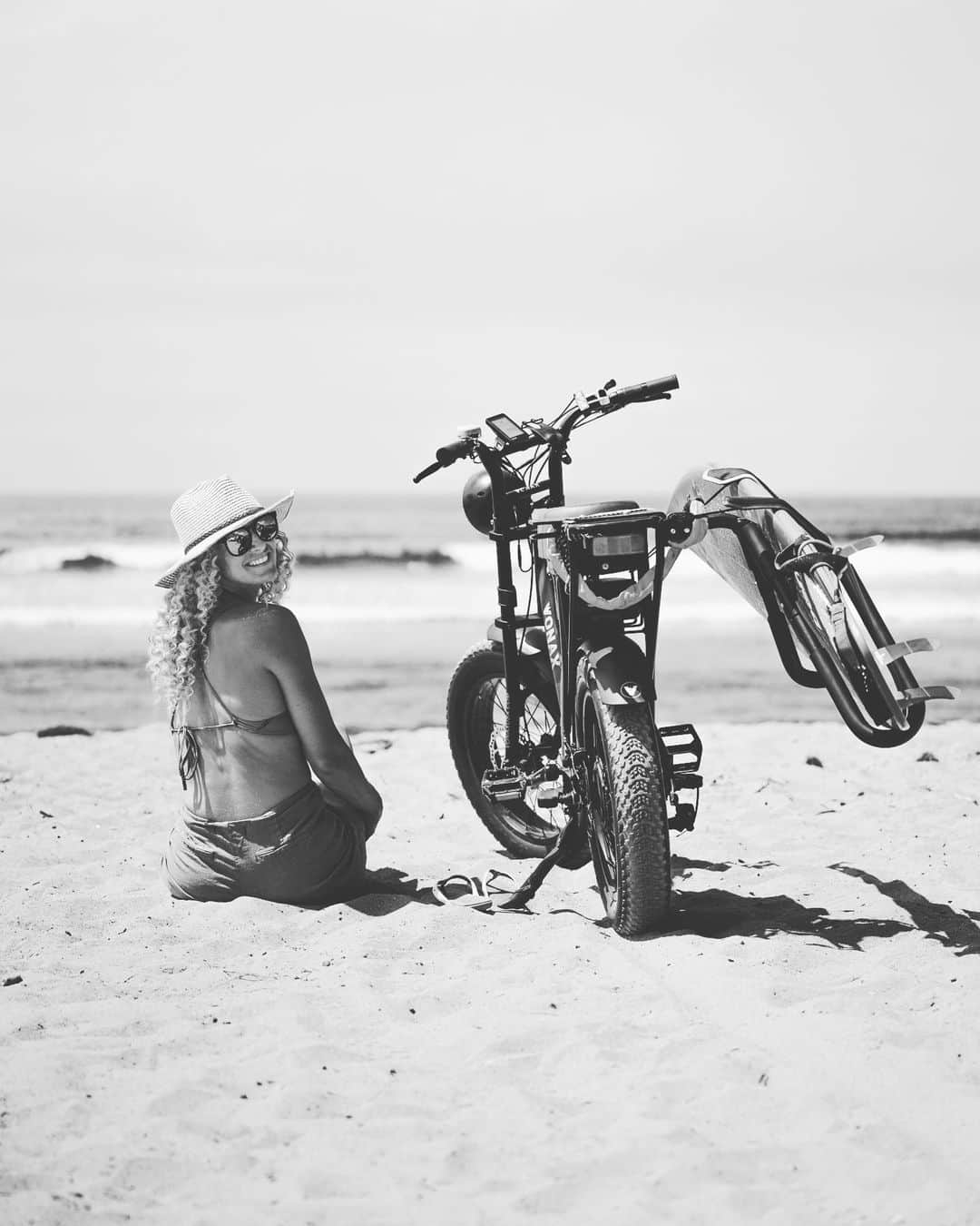 リンゼイ・ジャコベリスのインスタグラム：「TGIF…This will be my weekend vibe 🌊」