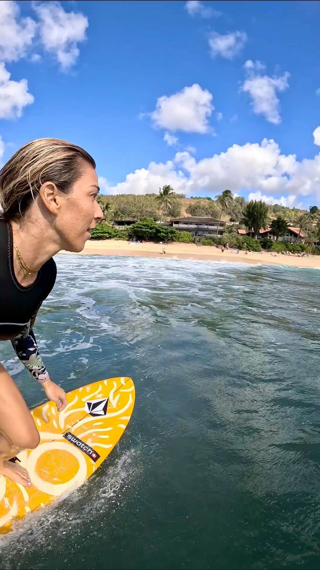 ココ・ホウのインスタグラム：「Aunty follow cam duties ☺️ @gopro  @kianaho_ 🌟 @skai.suitt」
