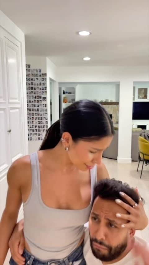 Anwar Jibawiのインスタグラム：「Short boyfriend problems 😅 @theevelyng」
