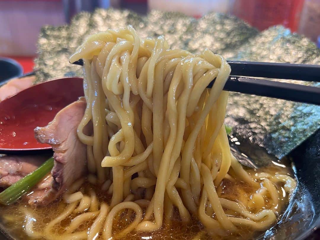 SUSURUさんのインスタグラム写真 - (SUSURUInstagram)「移転後初の吉村家なんだよなあ。 神ウメエ！ #susuru_tv #横浜#神奈川 #家系ラーメン #家系 #超うまい  #ラーメン #らーめん #ramen #ラーメン部 #ramennoodles #毎日ラーメン生活 #麺スタグラム #japaneseramen #japanramen #foodstagram #foodie #noodles #instanoodle #instaramen #instafood #神奈川ラーメン #家系 #EAK」8月19日 4時51分 - susuru_tv