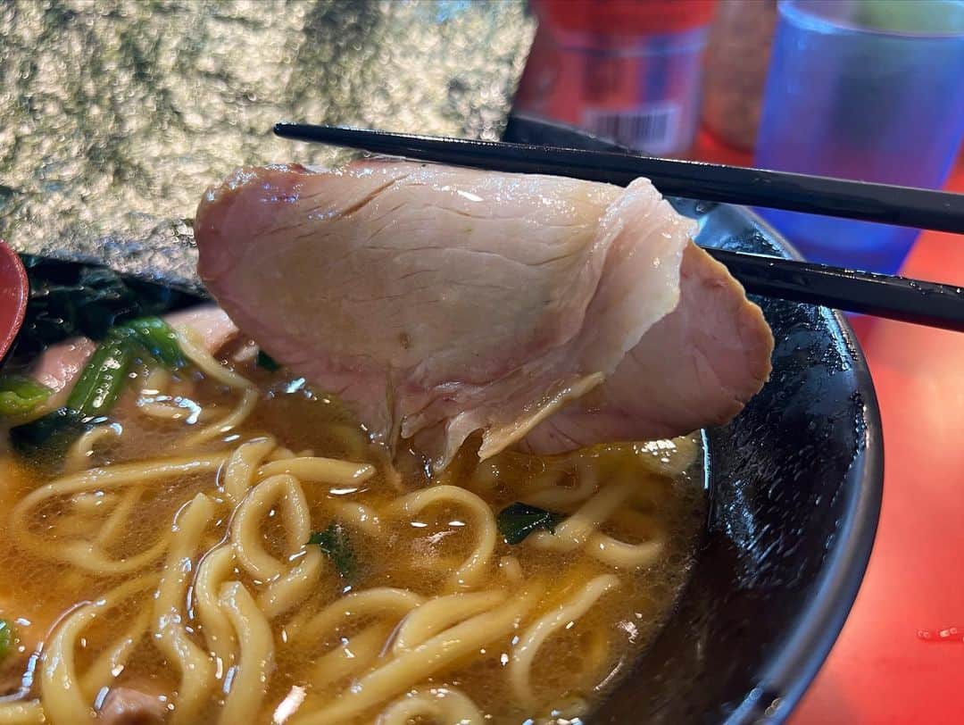 SUSURUさんのインスタグラム写真 - (SUSURUInstagram)「移転後初の吉村家なんだよなあ。 神ウメエ！ #susuru_tv #横浜#神奈川 #家系ラーメン #家系 #超うまい  #ラーメン #らーめん #ramen #ラーメン部 #ramennoodles #毎日ラーメン生活 #麺スタグラム #japaneseramen #japanramen #foodstagram #foodie #noodles #instanoodle #instaramen #instafood #神奈川ラーメン #家系 #EAK」8月19日 4時51分 - susuru_tv