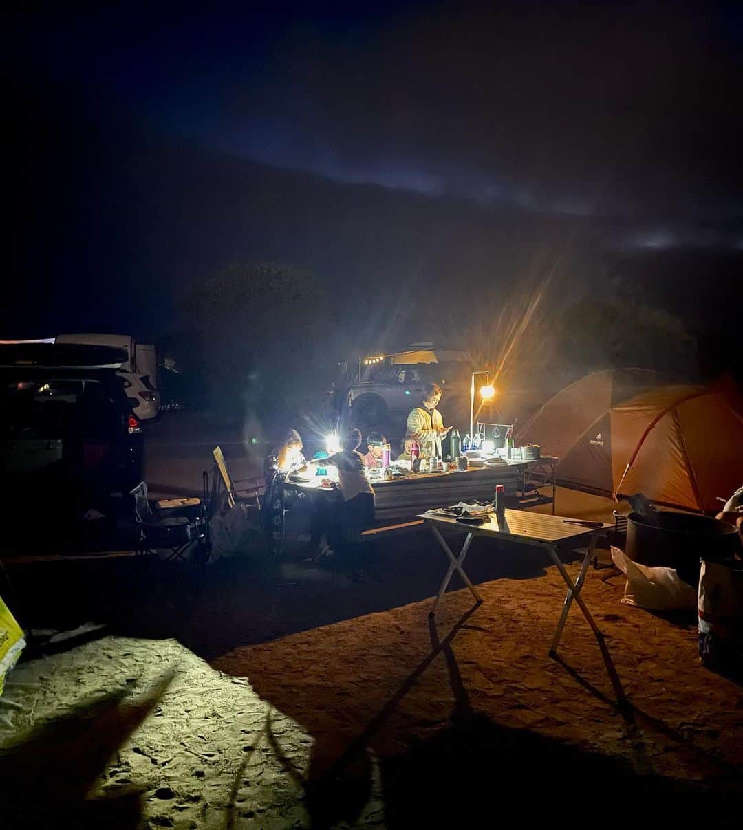 YukoKtymyさんのインスタグラム写真 - (YukoKtymyInstagram)「Beach camping 🏕️  【40代からのボディメイクD-706】  車で１時間。ビーチ沿いのあるキャンプ場へお友達と行ってきました🏕️  ハリケーンが近づいている影響で曇りで20℃🌀  ビーチでおニュービキニ👙はお預けの生憎のお天気でした😆w  夏の思い出づくり。 来週からいよいよキッズも新学期始まります🏫  🌈Today’s Workout🌈 Swim 1200m  #美ボディメイク  #ボディメイク  #ボディメイク女子  #フィットネス  #美尻 #腹筋女子  #筋トレ女子  #美脚女子  #肩トレ  #三頭筋トレ  #砂時計ボディ  #女性らしい身体作り  #筋トレダイエット #筋トレママ  #筋トレ仲間と繋がりたい  #40代筋トレ  #40代ダイエット  #40代筋トレ女子  #40代からのボディメイク  #アラフォーダイエット  #アラフォーボディメイク  #アラフィフボディメイク  #トレーニング女子  #宅トレ  #肩トレ女子  #フィットネス女子  #bodymake  #自分らしく綺麗になる  #アンチエイジング  #自分磨き」8月19日 5時00分 - yuko1022