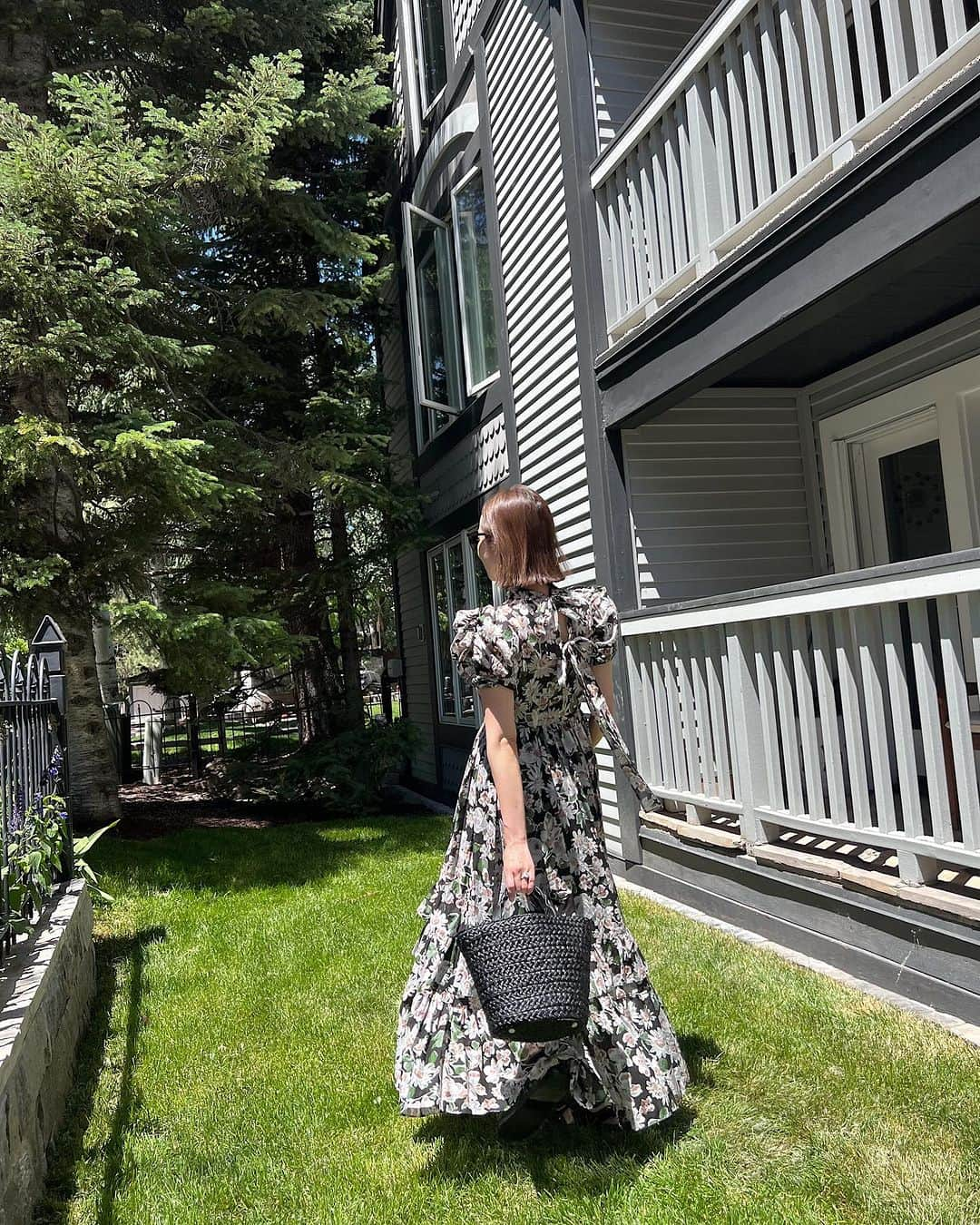 翁安芸さんのインスタグラム写真 - (翁安芸Instagram)「Saturday Farmers Market in Aspen🌼🌿  Matching dress with my girl✨✨  25ansオンラインの連載にアップしている 週末の娘とのコーディネート💛  #akiwengslifewithstyle #motheranddaughter #ヴァンサンカン #オンライン #連載 #akiweng #aspen #saturdaymarket #farmersmarket #weekendmood」8月19日 5時05分 - akinyc