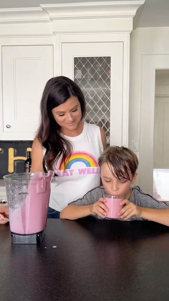 ティファニー・ティーセンのインスタグラム：「Sneaking veggies into food for my kids is my favorite pastime. Recipe in #HereWeGoAgain!」