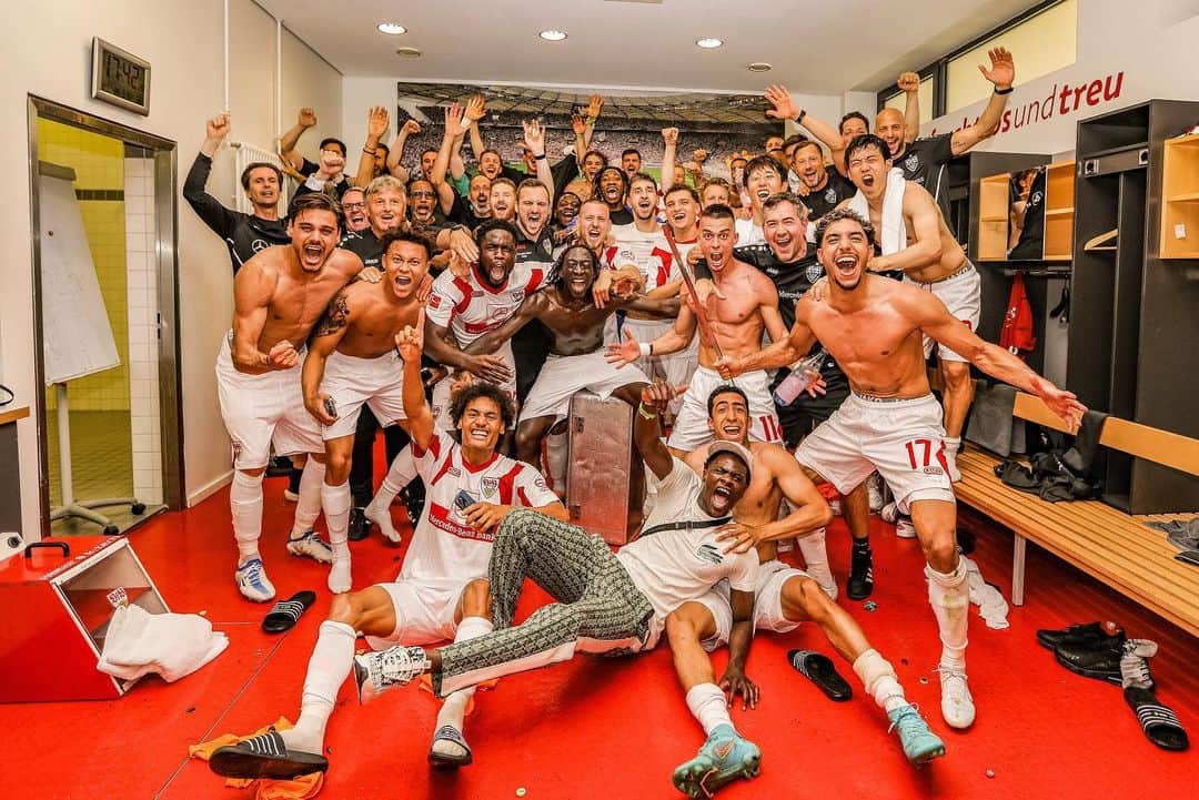 遠藤航さんのインスタグラム写真 - (遠藤航Instagram)「.. .Dear VfB Fans,  I would like to say thank you to all VfB fans. It was always an hour to lead the VfB on the field as a captain. We shared a lot of amazing memories and had the great experiences in the 4 seasons. I will never forget the time with you.  I wish this club and the fans all the best for the future.  Love you all  Wataru」8月19日 5時20分 - endowataru