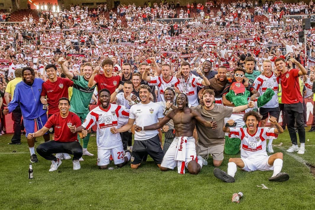 遠藤航のインスタグラム：「.. .Dear VfB Fans,  I would like to say thank you to all VfB fans. It was always an hour to lead the VfB on the field as a captain. We shared a lot of amazing memories and had the great experiences in the 4 seasons. I will never forget the time with you.  I wish this club and the fans all the best for the future.  Love you all  Wataru」