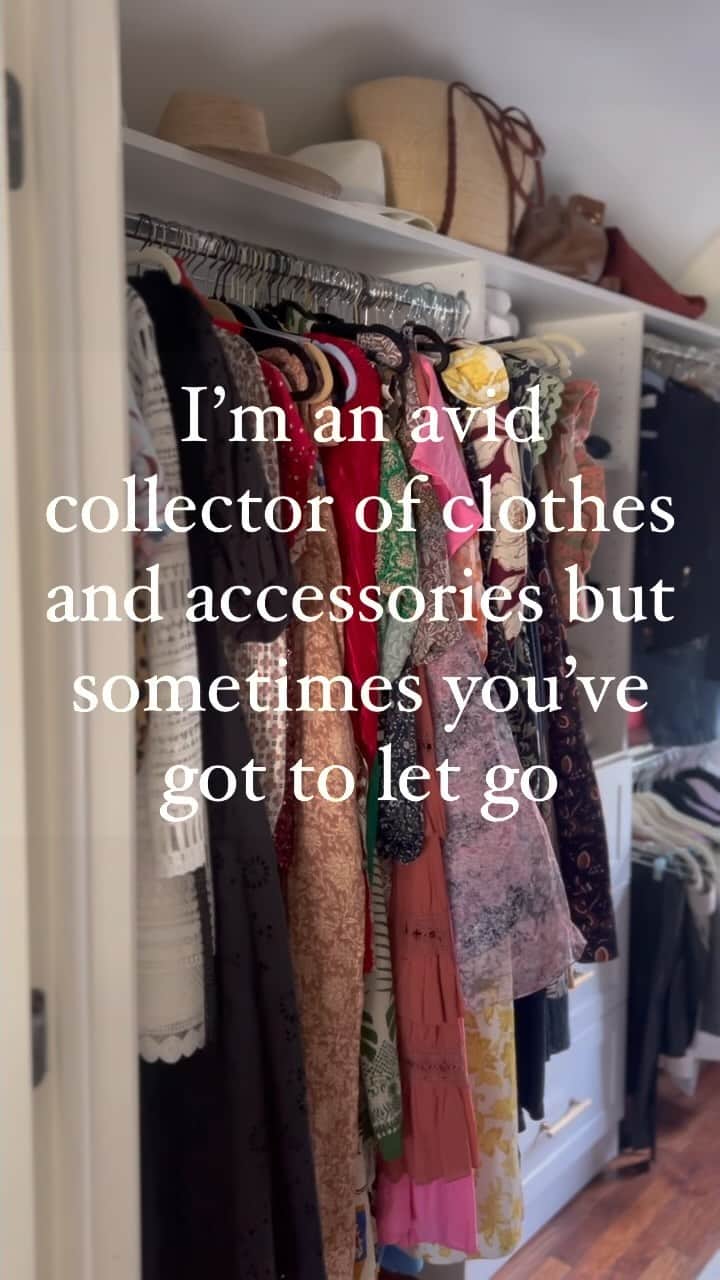 Anna Jane Wisniewskiのインスタグラム：「As a self-proclaimed clothes hoarder, I know that sometimes you’ve got to let go. I do purge semi-regularly and now that I know how simple @therealreal is, I will be doing this more regularly. If you’re in a major city like Chicago, @therealreal Concierge will come to YOU and handle all the logistics. You can also drop off in store or even ship it yourself (free shipping). It’s a great way to consign with confidence (and honestly, I love browsing @therealreal —who doesn’t)? and I’m excited to share my journey with you! #ad #TheRealReal #NationalConsignDay  Follow my shop @seeannajane on the @shop.LTK app to shop this post and get my exclusive app-only content! https://liketk.it/4gI5t」