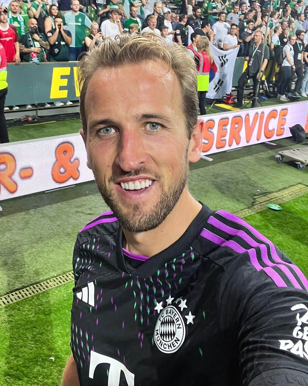 ハリー・ケインのインスタグラム：「First Bundesliga appearance ✅ First Bundesliga assist ✅ First Bundesliga goal ✅   #MiaSanMia @harrykane #SVWFCB」