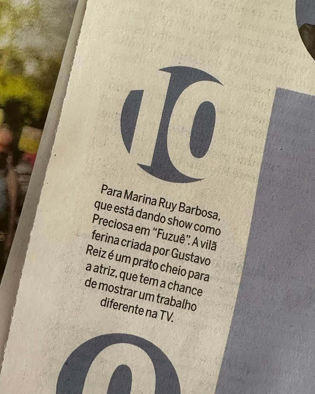 マリーナルイバルボサのインスタグラム：「Hi my precious!  Muito feliz em finalmente apresentar para vocês Preciosa Montebello! Já falei algumas vezes que sonhava em fazer uma vilã… E não poderia estar mais feliz com essa personagem tão imprevisível e louca (vem muita coisa por aí, juro!) O início de um ciclo nunca é fácil, é indecifrável, afinal, novela é sempre uma montanha russa! Entretanto, essa é uma montanha russa que entrego minha alma, mente e levanto os braços para sentir cada segundo. Só consigo agradecer por tanto carinho e por uma recepção tão calorosa na nossa estreia.  Emocionada em estar de volta e ainda mais orgulhosa em voltar nesse projeto tão respeitoso, cuidadoso e que representa o trabalho e sonho de tantos profissionais incríveis e talentosos do nosso país.  Obrigada @fabriciomamberti e @gustavoreiz por confiarem em mim pra contar a história dessa poderosa e perigosa!  Aproveitem nossa Fuzuê, sua nova novela das 7!」
