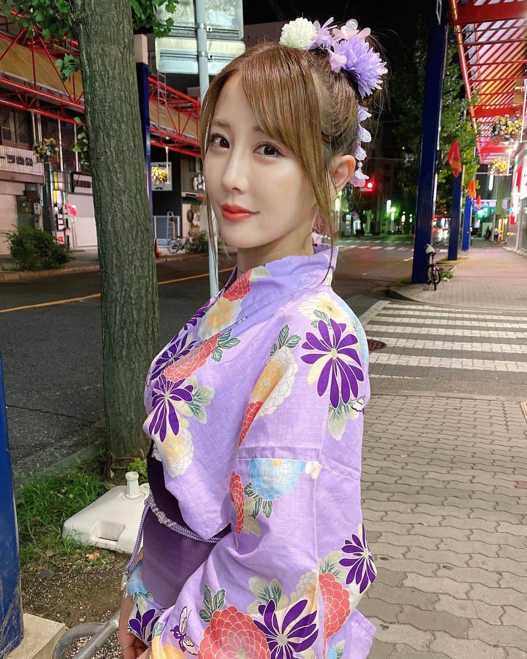 LUNAのインスタグラム：「YUKATA👘  I love purple💜  #浴衣　#浴衣女子」