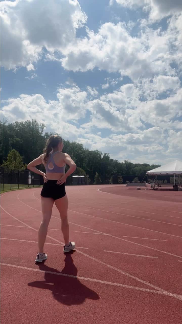 ケイトリン・サージェント・ジョーンズのインスタグラム：「Spinning these old wheels for old times sake 🩵🏃‍♀️」