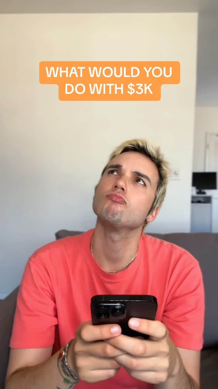 のインスタグラム：「we know what we’d pick, how bout u? check the link in bio for rules and entry details for Whole Lot-O Crowns!」