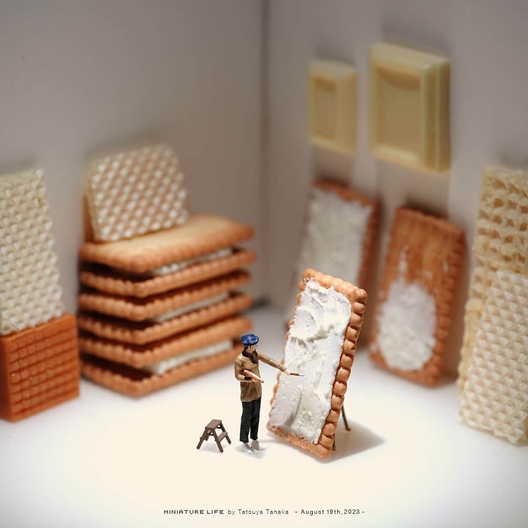 田中達也のインスタグラム：「⠀ “White Canvas” ⠀ ⠀ 描き込みが甘かった ⠀ ⠀ ─────────────────── 《EXHIBITION info》 ⠀ 【MINIATURE LIFE展 in 福岡・大野城】 MINIATURE LIFE EXHIBITION in Fukuoka until : Sep. 3, 2023 ⠀ 【MINIATURE LIFE展2 in 沖縄】 MINIATURE LIFE EXHIBITION 2 in Okinawa until : Sep. 3, 2023 ⠀ 【ミニチュアの視点で見る日本－田中 達也 展】 Japan from miniatures - Tatsuya Tanaka at Japan House São Paulo until : Oct. 8, 2023 ⠀ 【ミニチュアライフ 神戸エアポート】 MINIATURE LIFE × KOBE AIRPORT ⠀」