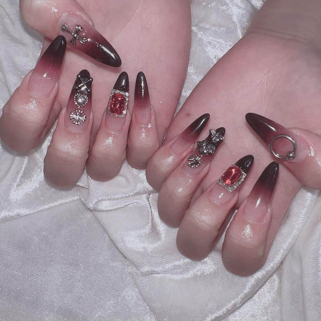 佐藤優來那さんのインスタグラム写真 - (佐藤優來那Instagram)「🥀🆗🖤  #nail #地雷ネイル #赤ネイル」8月19日 7時20分 - nyandafulu____