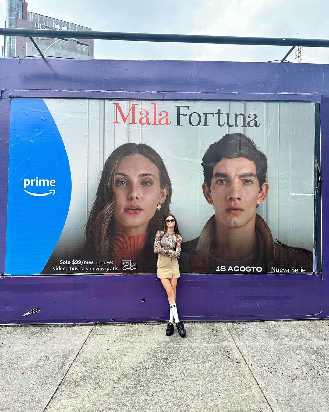 Macarena Achagaさんのインスタグラム写真 - (Macarena AchagaInstagram)「M A L A  F O R T U N A 🥠🥠🥠 ya esta disponibleeee y además está por todos lados!!! tremenda campaña de @primevideomx con estos bellos out of home 🥲💕🌸 toy obsessed   Cuéntenme quien ya la está viendoooo! 👇🏻👇🏻👇🏻」8月19日 7時30分 - macabeso