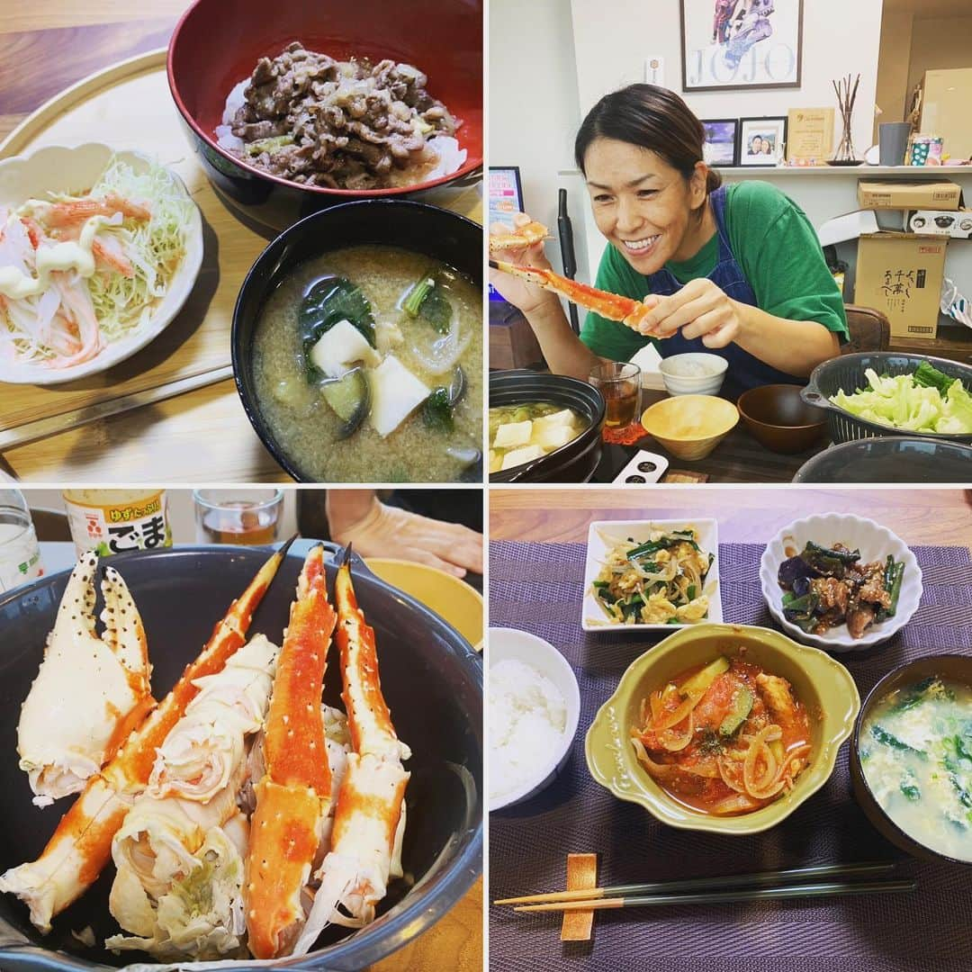 山田幸代さんのインスタグラム写真 - (山田幸代Instagram)「久々のここ最近の山田食堂記🍴 唐揚げ〜ブリ〜カニ🦀 北海道に住むラクロスの可愛い可愛い後輩がカニを送ってくれて、おいしーくいただきました😆❤️  かりんありがと🙌🏻  最近、小鉢の数が少なくなってるので、手抜きになってきちゃってますね😅 料理人の母と姉をむつ身としてはお恥ずかしいばかり。  さぁ。料理も仕事もラクロスも全精力で頑張りますっ🔥  #料理  #唐揚げが得意  #魚は鰤と鯖が好き  #緑色の野菜が好き  #アスリート飯  #近江米」8月19日 7時35分 - lacrosseplayer_sachiyoyamada