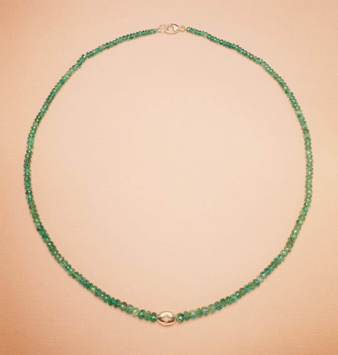 キャサリン ミッシェルさんのインスタグラム写真 - (キャサリン ミッシェルInstagram)「Mint Julep kind of emerald for you. Center bead in yellow gold with star set diamond. Absolutely fresh and delicious 🌿#cocktailtime #emerald #deliciousjewelryforcocktailhour #mintjulep #jewelryasmedecinecm #youknowyouwantit」8月19日 7時58分 - catherinemichiels