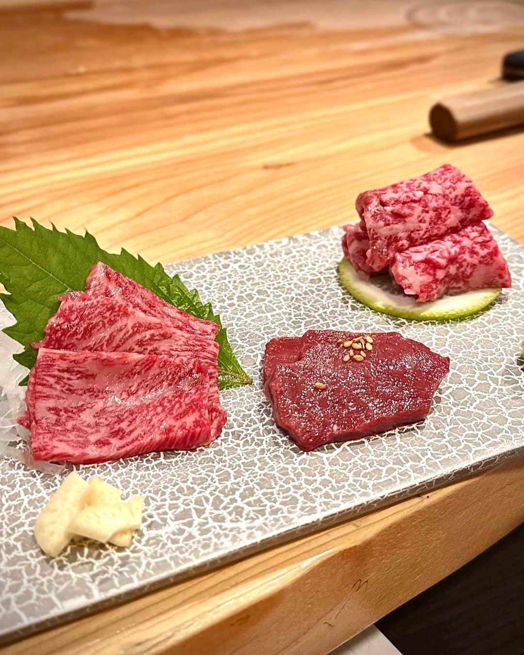 箕輪玖美さんのインスタグラム写真 - (箕輪玖美Instagram)「疾風ホルモン 頂🍽️ ・ ・ 沖縄のお気に入りレストランで、友人親子のお誕生日会🎂 ・ ・ 基本は貸切営業なので、子供達とも気兼ねなく楽しめるお店💕 ・ ・ 今回も美味しいお肉を沢〜山いただいて来ました☺️ ・ ・ 羨ましい位いつも温かく賑やかな家族、改めておめでとうございます🎉🎂  #疾風ホルモン頂 #沖縄 #久茂地グルメ #那覇グルメ #お肉大好き #お肉好きな人と繋がりたい #友人家族と #素敵な家族 #楽しい時間 #お誕生日会 #おめでとう #美味しいもの好きな人と繋がりたい #食いしん坊 #箕輪玖美」8月19日 8時06分 - kumi.111