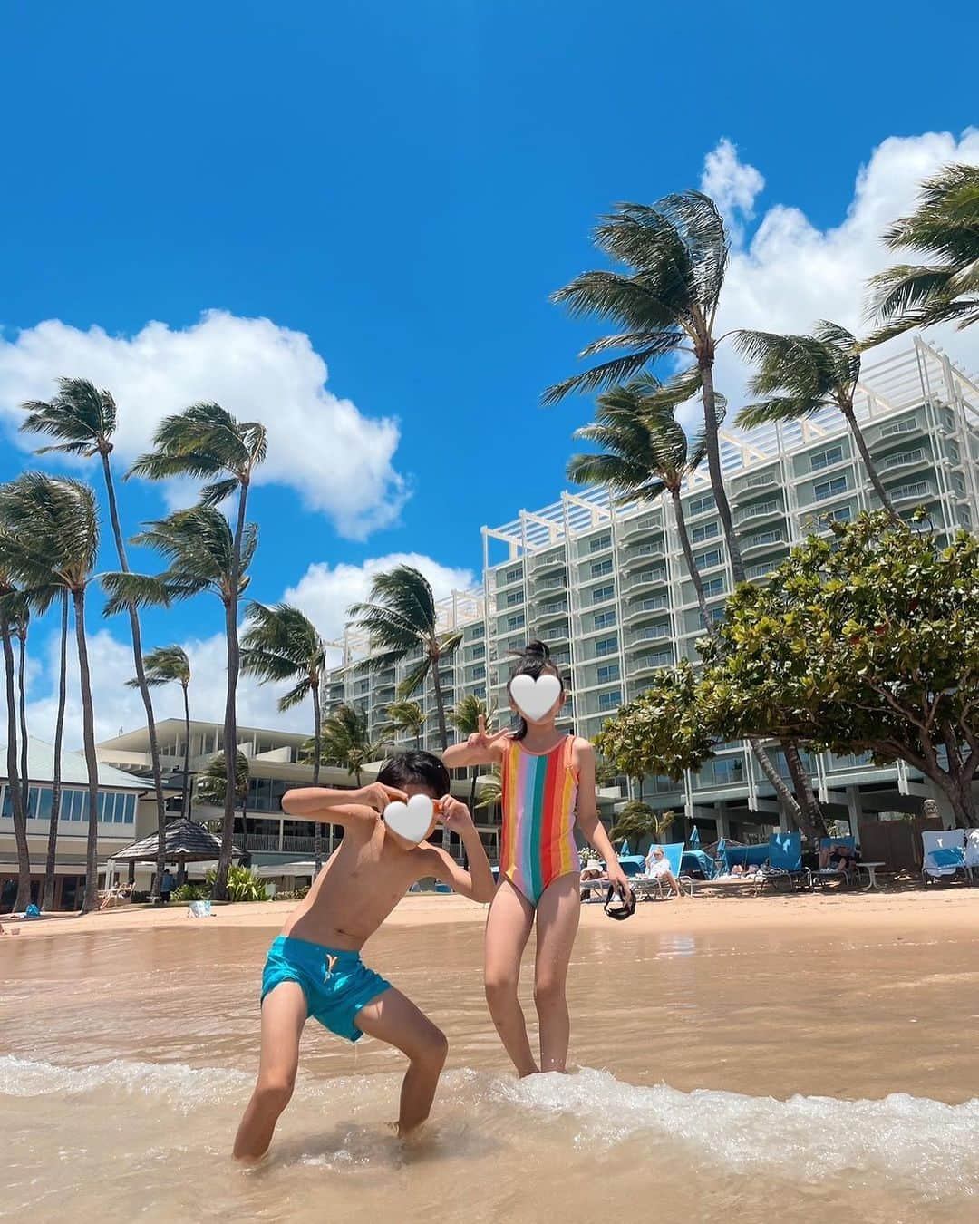 堀江直美さんのインスタグラム写真 - (堀江直美Instagram)「Kahala beach🏖️  Kahalaの良いところって喧騒から離れてただただプライベートを楽しめること.  ご飯もアクティビティも全てホテル内で🌺  気持ちが落ち着つく☺️  @kahala_resort   #Hawaii#ハワイ#ハワイ旅行#子連れハワイ#Hawaiitrip#家族旅行#kahalahotel#kahala#カハラホテル#カハラ#家族写真#family#familyphotography #子連れ旅行#子連れ海外#shishikui#hn✈️trip#HIAND#ハイアンド#hnhiand」8月19日 8時11分 - naomiiiiiiiiiiii