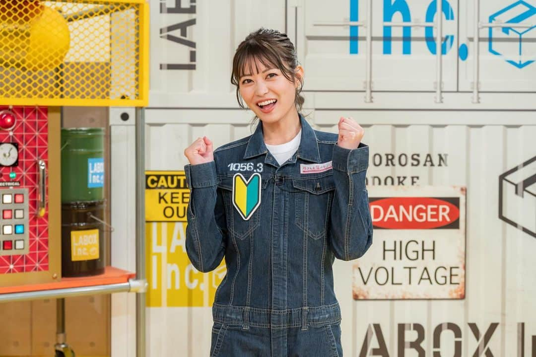 前田亜美さんのインスタグラム写真 - (前田亜美Instagram)「. 【お知らせ】です MBS・TBS『所さんお届けモノです！』の 番組内でサプライズ発表していただき、、 . 産休に入る新井恵理那さんの代打で なんと私が…  所ジョージさんの" MCアシスタント"を務めさせて頂くことが決まりました!!✨ . . こんな夢のような事が…😭🤍🤍 . . 視聴者として番組をみていてお届けモノファミリーとして ロケをさせていただく機会が増えて、、それも嬉しくて…… . . 今回はゲームを直接お届けしに念願のスタジオ出演も叶い、 やっとお会い出来た所さんとの共演も私にとっては夢の時間でした………ᐠ( ᐛ )ᐟ!! . そして最後の最後に皆さんからのサプライズ😭!!!!. . 本当に何も知らなくて… 頭真っ白で全然追いつかなくて理解するのに時間がかかりました！！🥹笑. . ほんとにびっくりしてこの日はずっと信じられなくて嬉しくて泣いたし寝られなかった！笑😂😂😂😂 . . . 対決していたゲームの顔はめパネルを 番組が手作りで作ってくれていて、、 . そこにも愛を感じて わたしは幸せものです*.( *˘˘* ).*. . . 新アシスタント、新井さんの代打というのもプレッシャーではありますが、新井さんからもアドバイス頂き 私らしく楽しんで全力でやっていこうと思います！！ . 気が緩まないように気を引き締めていくぞっ！ .  . . 来週からレギュラー出演いたします。 番組のレギュラーになれたのも夢のようなお話…🥹 . .  所さんも田中さんも新井さんもスタッフの皆さんも…… みんな優しくて愛のあるアットホームな現場でいつも楽しいの☺️. . . 皆さんに引き続き番組を楽しんで貰えるよう全力で盛り上げていきたいと思います✊🏻‎❤️‍🔥よろしくお願いいたします！  . TVerでも観られるのでぜひご覧ください！. . .  #所さんお届けモノです  #所ジョージ さん  #田中卓志 さん  #新井恵理那 さん」8月19日 8時46分 - ami___maeda0601