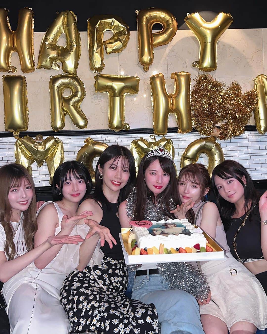 月野もものインスタグラム：「みんなにお誕生日お祝いしてもらいました🥹💕 嬉しい…✨✨ ありがとうございます！ 明日は撮影会✨✨ 楽しみ〜(*≧∀≦*)」
