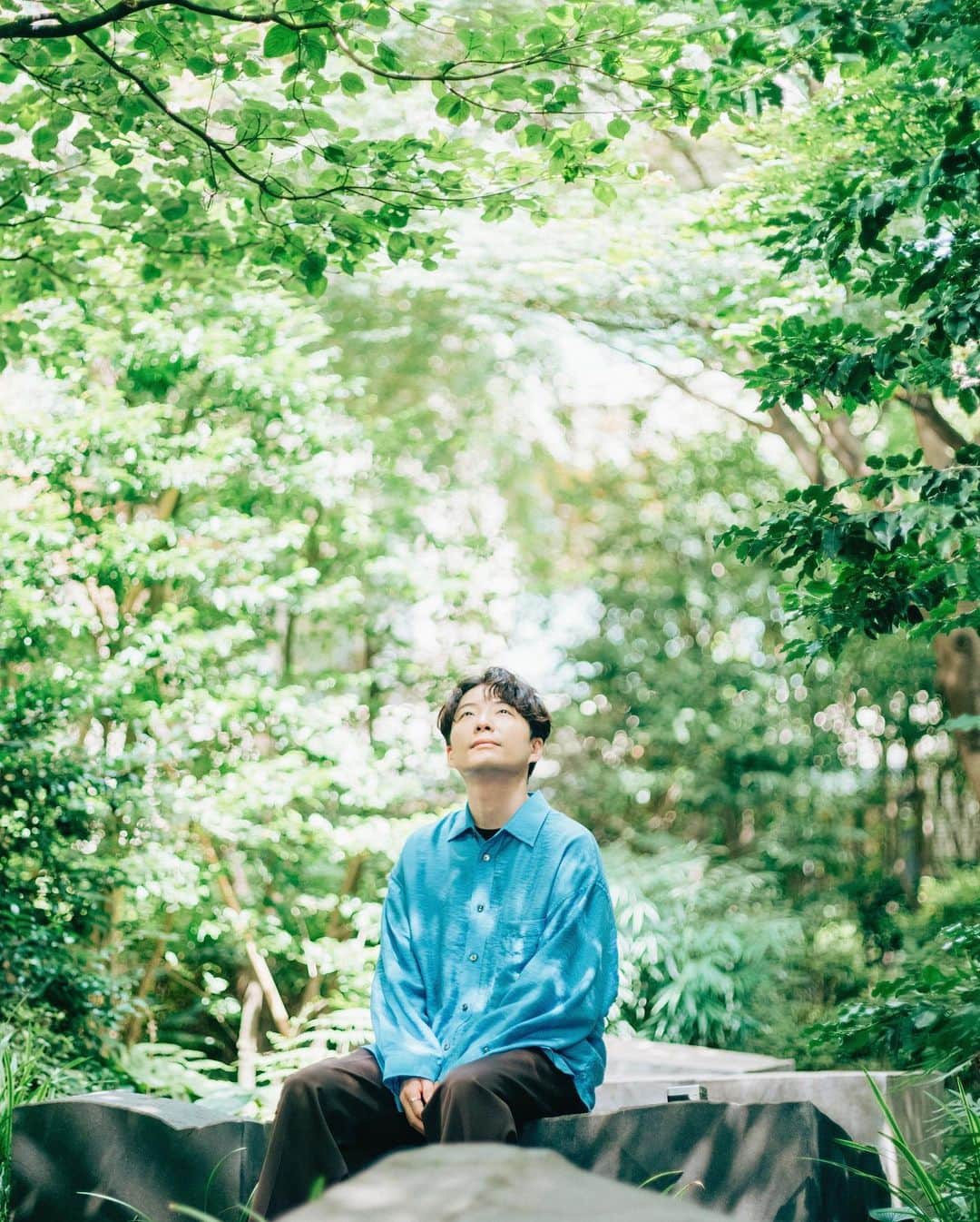 林響太朗のインスタグラム：「#積水ハウス #grandmaison #星野源 #photography   積水ハウス「GRANDE MAISON」CM、監督と合わせて写真を撮らせて頂きました。 心地よい良い風が、吹いている場所でした。」