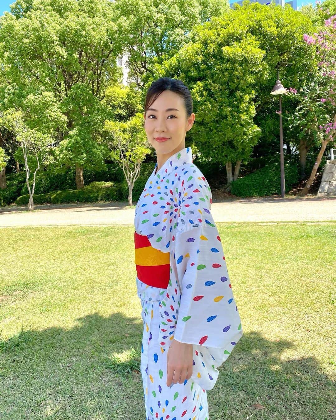 菜那くららのインスタグラム：「🌳🫧✨  夏の思い出…🌻  今日も暑い1日になりそうですね☀️ 暑さ対策をしっかりして 過ごしましょ〜😉👒  #浴衣 #夏 #思い出 #2023夏」