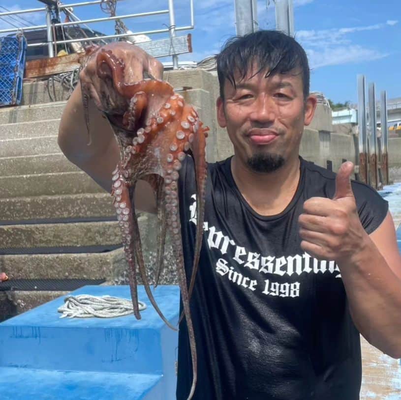 武蔵のインスタグラム：「🐙  #武蔵  #タコ  #bbq  #刺身 #夏 #summer  #タコの唐揚げ」