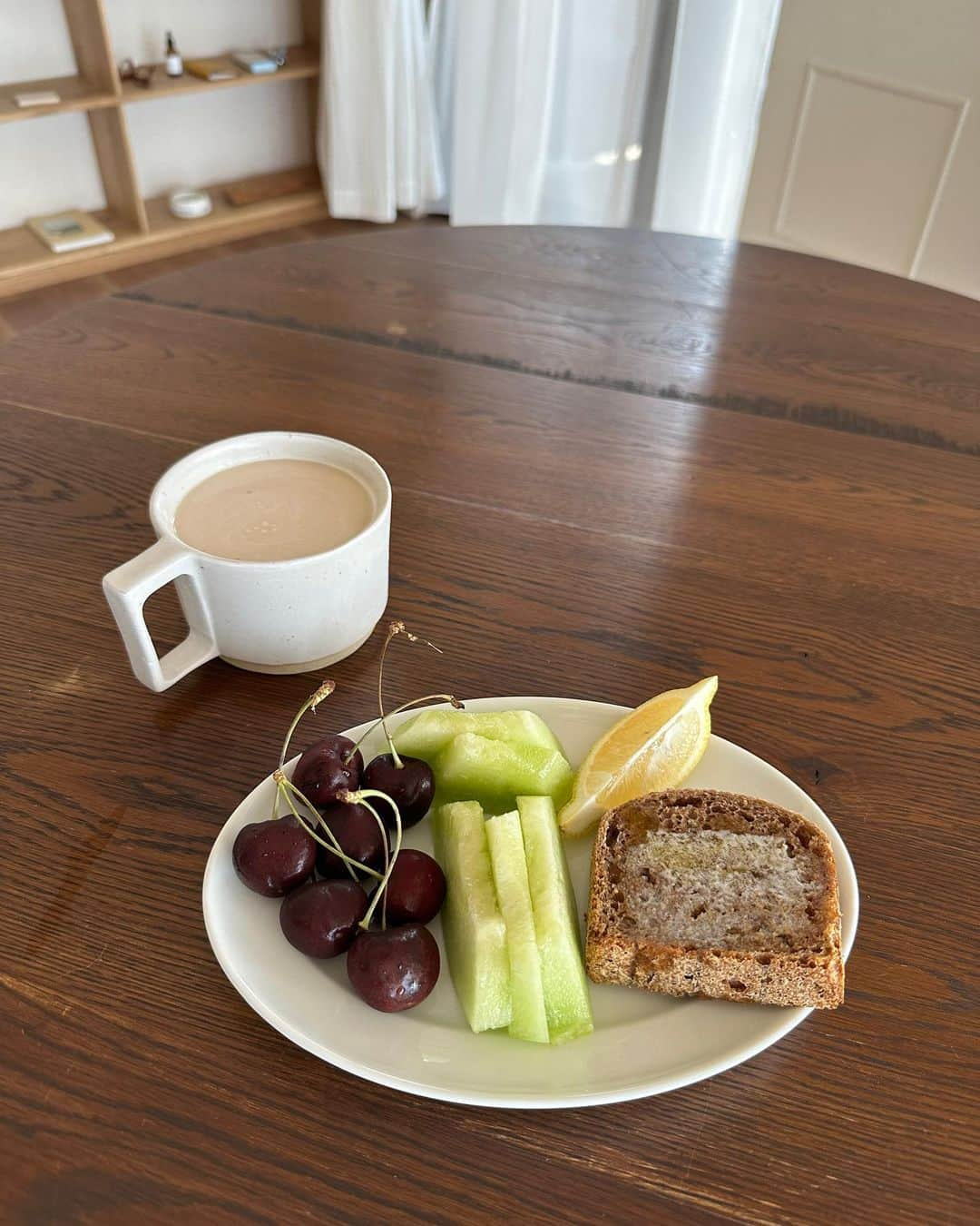 まつだみらいのインスタグラム：「summer morning snap☕️🍈🍋🍑🍒🥐」