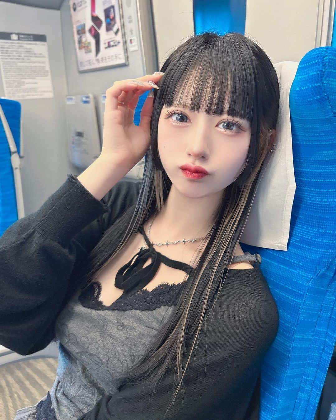 狐波ろんのインスタグラム：「新幹線全車両このあたらしいタイプにしてほしい全てにおいて優秀ぐっどおーけー」