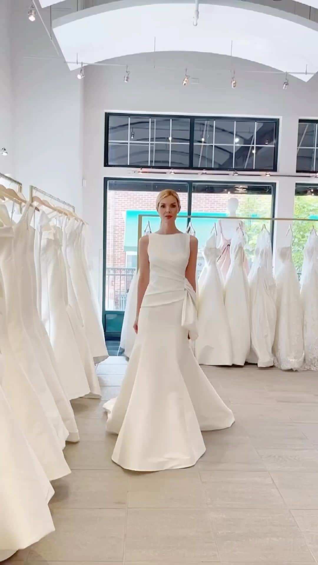NOVARESE Dress Officialのインスタグラム：「SS24まもなくご紹介開始です  お問合せ、試着予約はお近くのノバレーゼまで  Dress: Stars Align (Sareh Nouri) @sarehnouri @novaresewedding   #sarehnouri #ノバレーゼウエディング #ノバレーゼ #ノバレーゼドレス #プレ花嫁 #東京花嫁 #関西花嫁 #名古屋花嫁 #広島花嫁 #福岡花嫁 #ウエディングドレス」