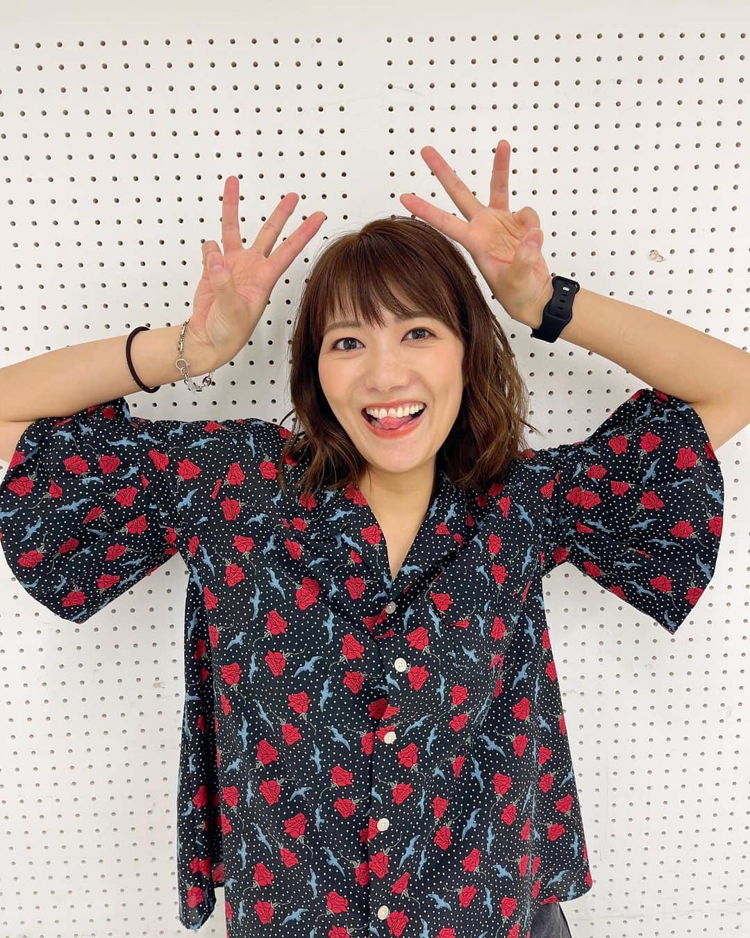 宮澤佐江さんのインスタグラム写真 - (宮澤佐江Instagram)「🤗 最近 @haida_shoko ねぇさんに 『さえはお調子ものだねっ！』と言われてなんだか嬉しかったっ  せいかく：おちょうしもの。←アップデート。👍  お誕生日のお祝いメッセージありがとうございました☺︎ そしてミュージカル『スクールオブロック』開幕しやしたーー🔥🎸」8月19日 19時05分 - sae_3830