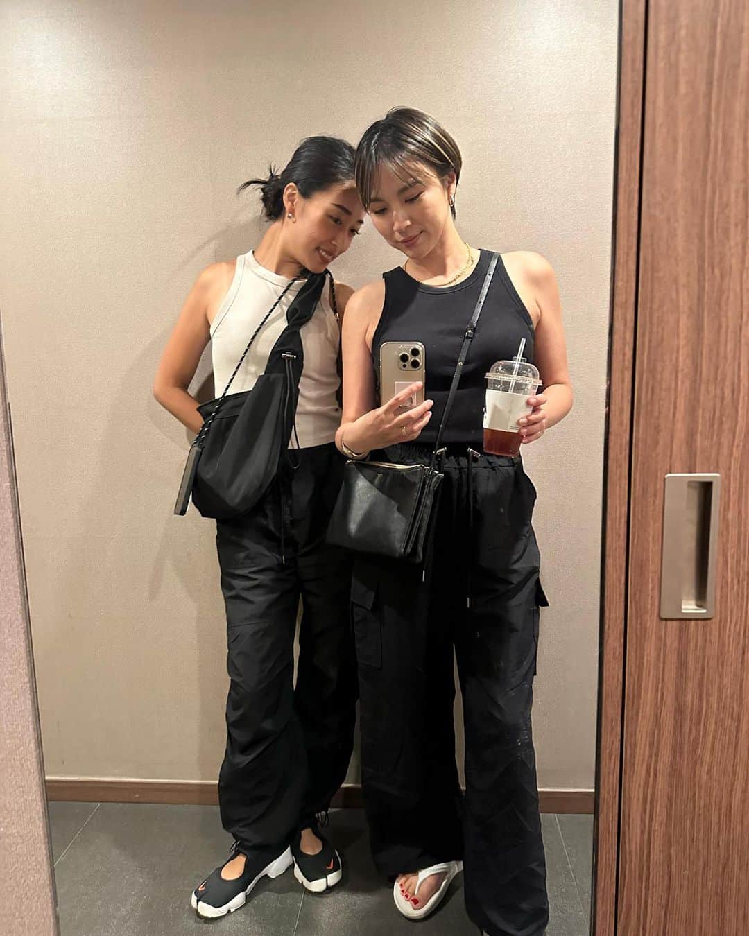 赤松悠実のインスタグラム：「🇰🇷" . 毎年恒例だった2人韓国旅。 コロナ禍を経て、お互い家族が増え👶 久々決行❤️弾丸1泊2日。 はじめての釜山っ🌊  荷物は最小で、胃袋最大で。 ↑言わずもがなお互い準備周到😂 関空で稲荷寿司爆食いからスタート🤣  持ち寄った情報をシェアしながら行く店をその場で決めて 歩く方向も過ごし方も臨機応変なのに めちゃくちゃ充実したプランになった😙❤️  どのお店も美味しいし、 プサン、ちょうどええな！を連呼😂  旅は、どこに行くかももちろん重要やけど 結局は誰と行くかよな、と語りながら寝たね🙃  楽しかったー！美味しかったー！  、  #韓国#韓国旅#女子旅#ママ#釜山#プサン #釜山グルメ#グルメ#旅行」