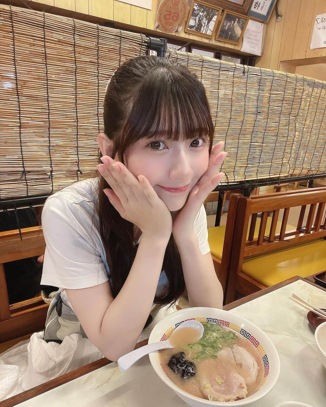 のインスタグラム：「. お盆明けくらいに久留米帰ってました‪🤍  年末年始ぶりの実家〜 ほんとに心地よかった〜 実家だいすき地元だいすき 会いたい子にも会えたし..‪🫶🏻️ 幸せな帰省だった🥺  あと丸星ラーメンで朝ラーした🍜 ラーメン安いのに美味しさ世界一だしおでんも激うまだし お惣菜の肉じゃがは無料なのにこれもおいしすぎるのよ  今回の帰省は大分の方遊びに行ったりもしたので また投稿しますっっ」