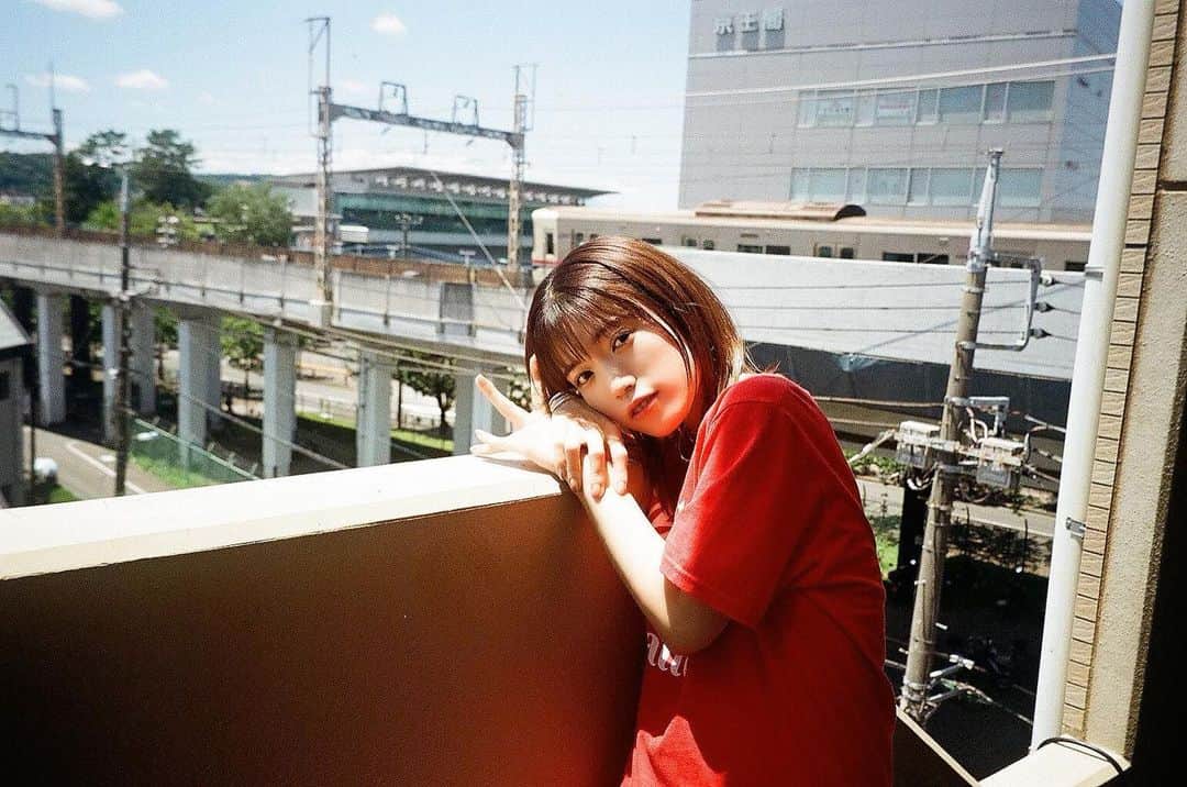 美山加恋のインスタグラム：「#アラクオ　第5話 今夜はテレビ朝日にて深夜3時〜放送です‼︎  夏の高校野球日程変更に伴い、放送時間の変更です。 こちら👇 #ABCテレビ 8月20日(日)夜11時55分  #テレビ朝日 8月19日(土)深夜3時00分  ぜひ観ていただきたい第5話。 今夜も見逃せません。 よろしくお願いします☺︎」