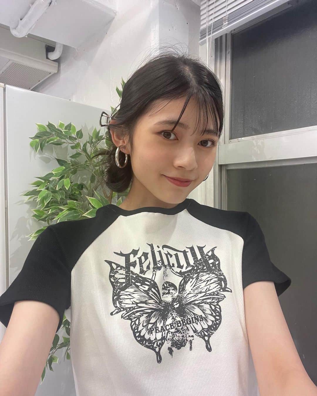 のインスタグラム：「｢骨格診断つき夏ベスト服｣のオフショꕤ︎︎·͜· ︎︎  骨格別でコーデ紹介してるよー！ あと骨格診断もできちゃいます！👍🏻  ちなみに私はナチュラル🙋🏻‍♀️  ナチュラルって何着たら良いのかよくわかってないので、これ見て学ぼうと思います🫡  #吉本麗南 #ニコラ#nicola#ニコラ9月号発売中#ニコモ」