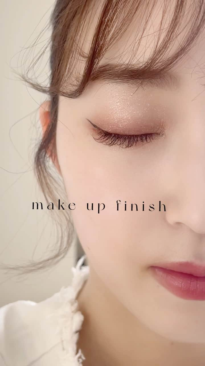 MANAE【Violet】のインスタグラム：「make up💓 . ほんのりピンクメイク🥺❤️（前髪巻きすぎた。笑） . #メイク　#メイク動画　#メイクアップ　#makeup #howto #美容師　#ヘアメイク　#ピンクメイク　#アイシャドー　#アイライン　#表参道美容室」