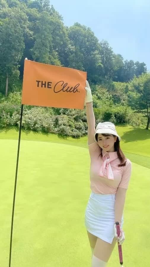 のインスタグラム：「久しぶりに大好きなゴルフ場⛳️に♡ @the_club_golf_village   in 群馬❤️  ロングパットって決まったらめーちゃ 気持ちいよねぇーー🥺❤️❤️  バーディーパットが 決まったと見せかけてパー✋でした❤️  👚 @fairliar_official」