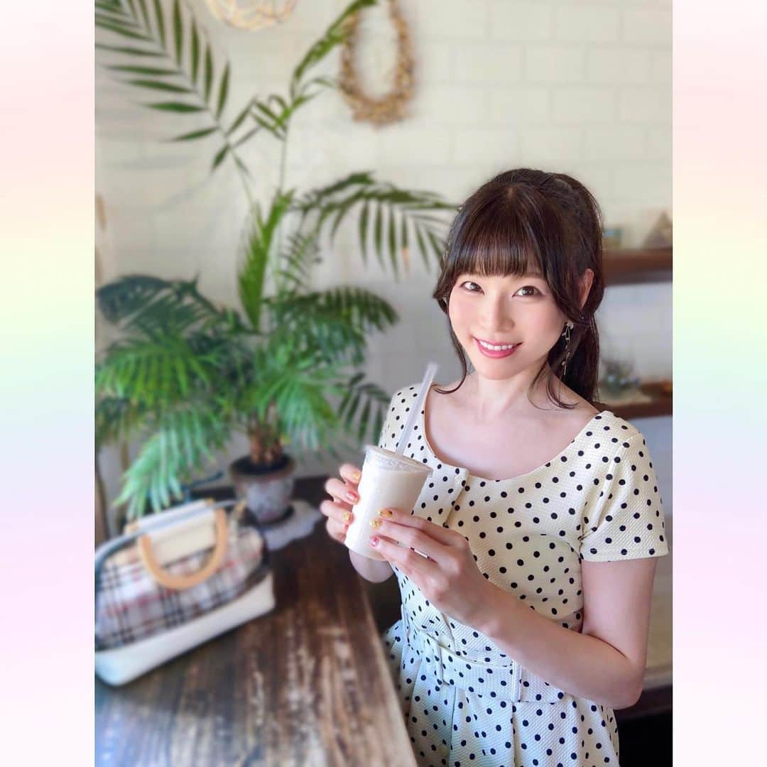 長柄ひろみさんのインスタグラム写真 - (長柄ひろみInstagram)「#smoothie 🍑  ももももも桃🍑  大好きな、めちゃ旨 桃スムージー😋🥤  冷たくて、甘くて、生き返る〜😌✨  いつも美味しいけど、この時期はスムージーとかアイスが本当に美味しい🥰🍑  皆さん夏季休暇はどう過ごされましたか？ お盆に台風が重なってしまったので、予定を変更された方も多かったかもしれませんね🥺  ｡・ﾟ・。୨୧｡・ﾟ・。୨୧｡・ﾟ・。୨୧｡・ﾟ・｡୨୧。・ﾟ・。  #スムージー」8月19日 19時43分 - aoi_asahi