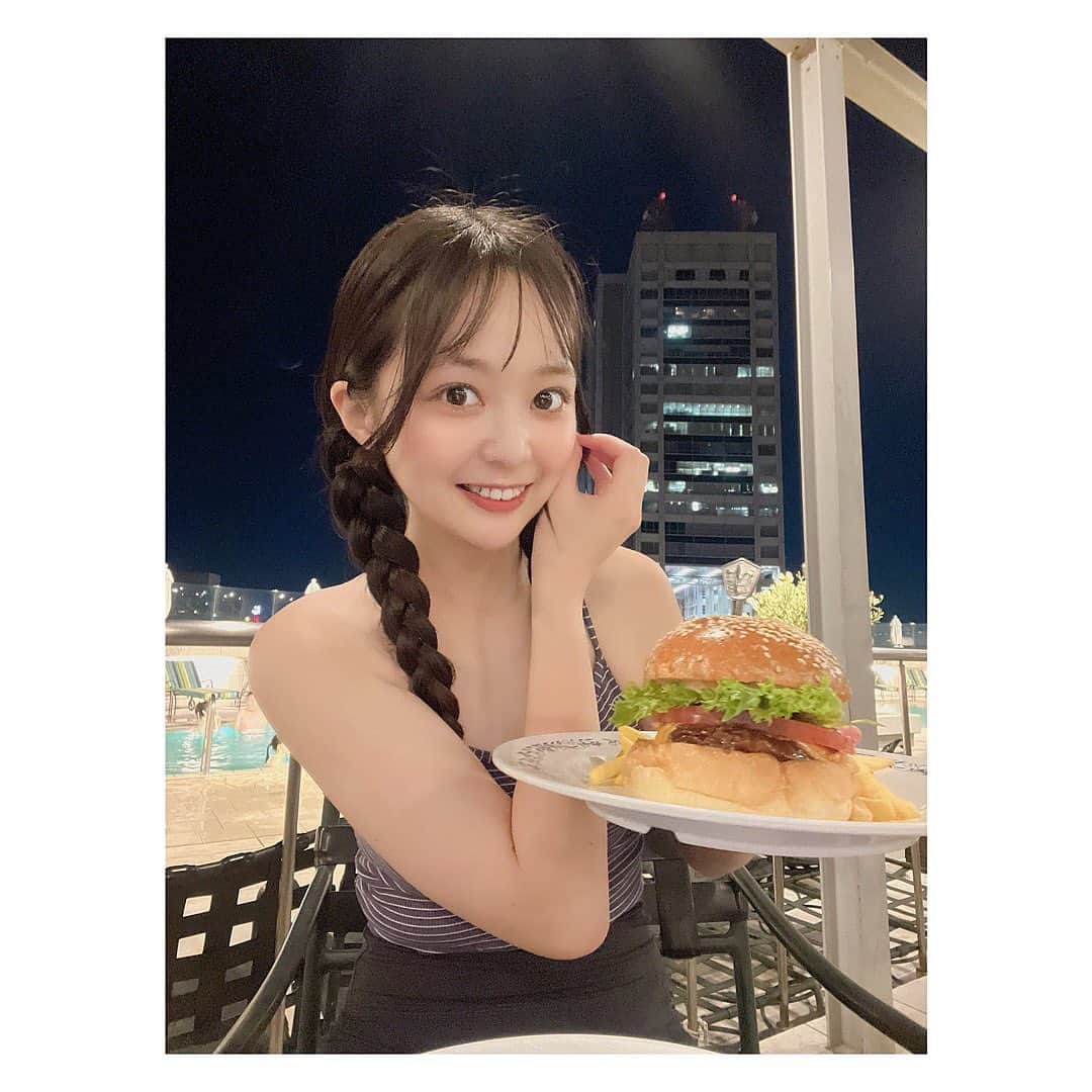 和智日菜子のインスタグラム：「・ ・ ・ ・  初めてのナイトプール👙♡ いつも以上にご飯が美味しく感じた🥺  後ろにチラッと映るフジテレビ📺笑  雰囲気も良くて最高だった🫶  #ナイトプール #フジテレビ #お台場 #instagram #instagood #instalike #ootd #좋아요그램 #좋아요반사 #좋아요테러 #좋반 #오오티디룩#いいね返し #단발머리 #미용실 #데일리룩 #머리스타그램 #좋아요폭탄 #팔로우미 #셀카 #셀끼꾼 #02년 #02 #水着コーデ #淡色女子 #いいね返し #淡い民 #プール付きホテル #ハンバーガー #台場 #グランドニッコー東京台場」