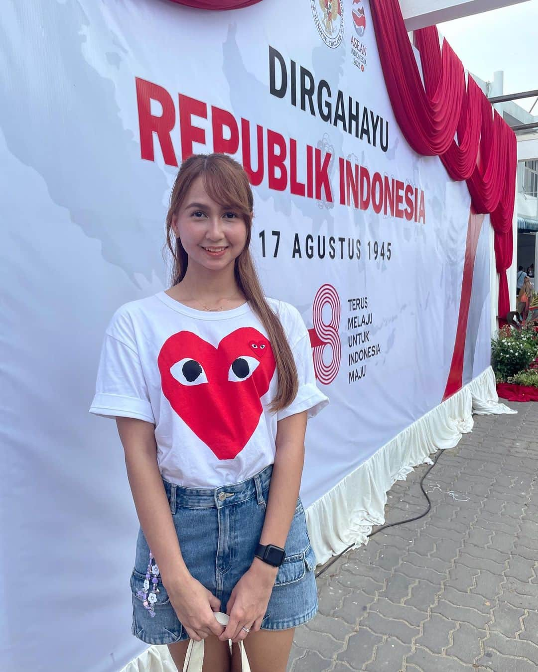 ステファニー・プリシラ・インダルト・プトゥリのインスタグラム：「Pertama kali 17agustusan di Bangkok 🎉❤️🇮🇩✨」