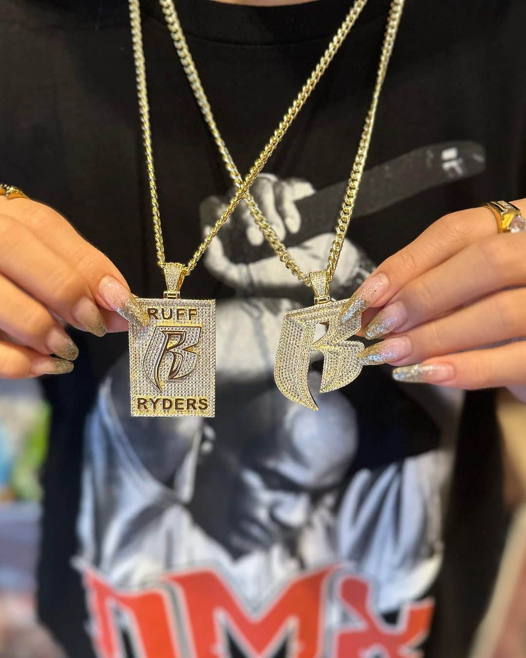 GROW AROUNDのインスタグラム：「#growaroundnewarrivals  RUFF RYDERS X KING ICE DMX,SWIZZ BEATZ,LOX,EVE,DRAG ON,JINなどのアーティストをかかえていた2000s  HIPHOPを代表するレーベルRUFF RYDERSのオフィシャルアイテムが入荷しています！！ アイコニックなRロゴはかっこいいですね！！ 14K GOLD BRASSにVVS DIAMOND SIMULATEを使用しています。 チェーンは全て約61cmです。」