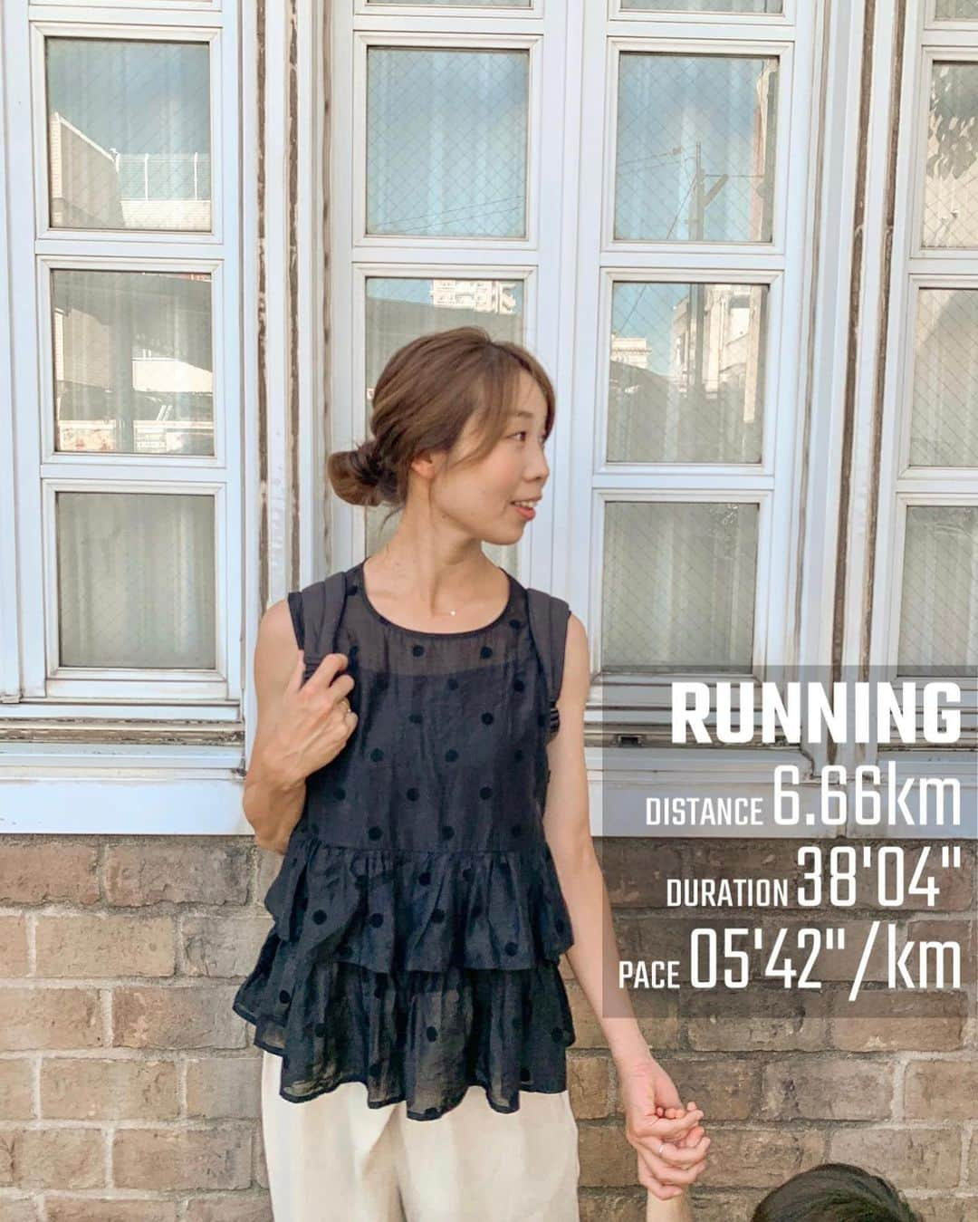 中橋舞のインスタグラム：「. 今日もフル稼働な週末✨✨  朝ラン🏃‍♀️ 息子の体操教室✨ おかやま桃太郎まつり🍑  帰省中にも 家族に可愛いねと言ってもらった 神戸レタスのトップス☺️  150cm台の低身長さん向けに作られた一着だけど ドット柄が可愛くて 私は164cmですが、トップスとして ワイドパンツと合わせて着てます タイトめパンツだとお尻のラインがはっきりわかるのでこういう着方がいいかなと♪ 150cm台の方は おしりも隠れる長さだから体型カバーにも良さそう  #キャミソール (C6766)：#神戸レタス @kobe_lettuce  #朝ラン #ママコーデ #公園コーデ　#ランニング女子 #pr #ママランナー #ラン記録  #coordinate #コーディネート」