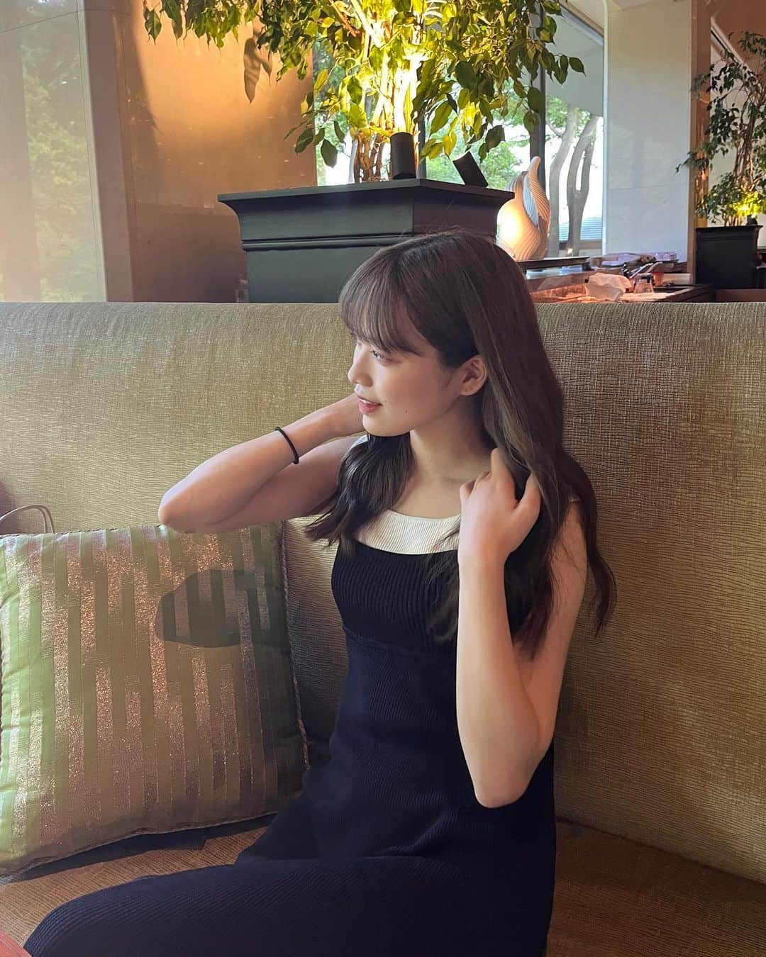 小林萌花のインスタグラム：「🩷🩷🩷  西田汐里ちゃんとメロン&ピーチアフタヌーンティーに行ってきた♡  小さい頃のお話とか家族のお話とかたくさん話して、アフタヌーンティーの時間だけじゃ足りないくらいお話しした☺️ にっちゃん可愛すぎてデートできた私幸せ者すぎる  窓際の席でとっても綺麗でした🍁  #アフタヌーンティー #グランドプリンスホテル新高輪  #にっちゃんカラーのデザート #可愛い写真のお裾分け #スコーン美味でした」