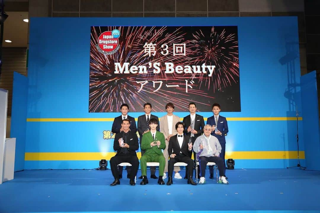 福西崇史さんのインスタグラム写真 - (福西崇史Instagram)「. 2023年(第3回) Men’s Beauty アワード✨ サクセス賞（花王株式会社）を 受賞させていただきました🏆 . 美容や健康に気を使ってるおかげですかね…ありがとうございます🫡 . 花王さんのブースにも お邪魔してきました♪ . #中尾彬 #武田真治 #野村康太 #槙野智章 #五十嵐亮太 #福西崇史 #本並健治 #宮下純一 #松山恭助 #mens #beauty #美容男子 #健康 #花王 #サクセス」8月19日 19時56分 - takashi_fukunishi