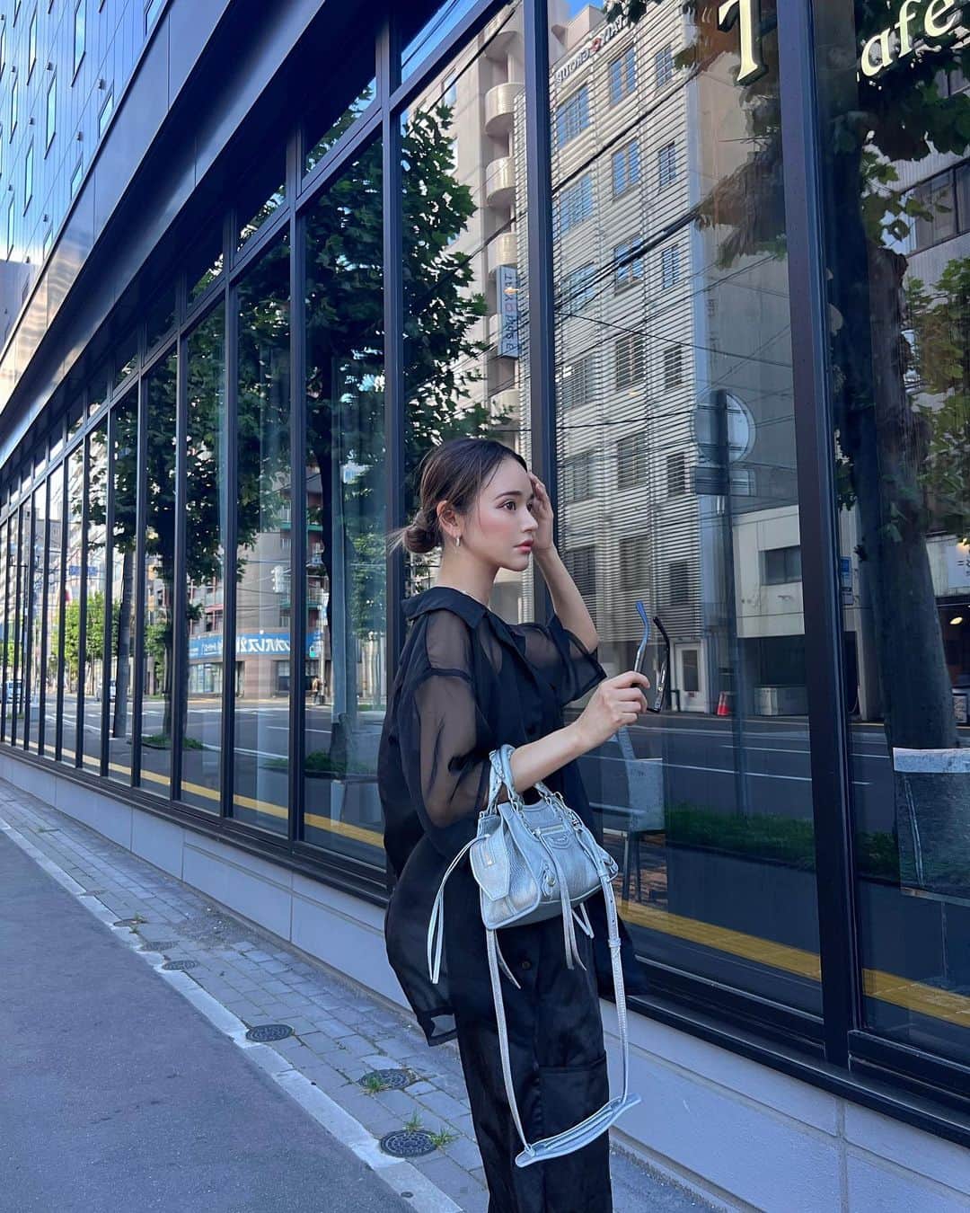 Rika Sasaki JPNさんのインスタグラム写真 - (Rika Sasaki JPNInstagram)「シースルー系の服着る時のインナーで 可愛いのないかなぁって探してたら さと(親友)のブランドにあった💙 バックデザイン超かわいい🥹 黒い服率高めだから差し色になって とっても良き💯🌈 パッド付きだから1枚で着れるし サラッとした生地だから暑い時期に ぴったりです🫶🏽 ↓チェックしてみて🖤🖤 @fundamine_official  @satomode」8月19日 19時59分 - ymst_rika