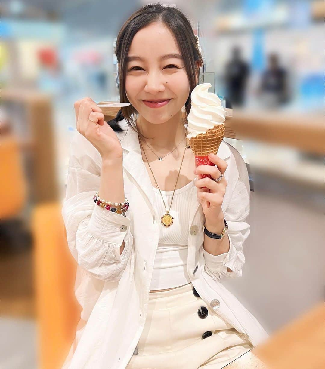 君島光輝さんのインスタグラム写真 - (君島光輝Instagram)「. 🍦🍦🍦🍦🩷 . #あたしの夏休み #食べてばかり #ちゃんと体重増えました #幸せが身に付いたということで #脂肪ではありません #ハッピー」8月19日 20時00分 - mitsuki_kimijima