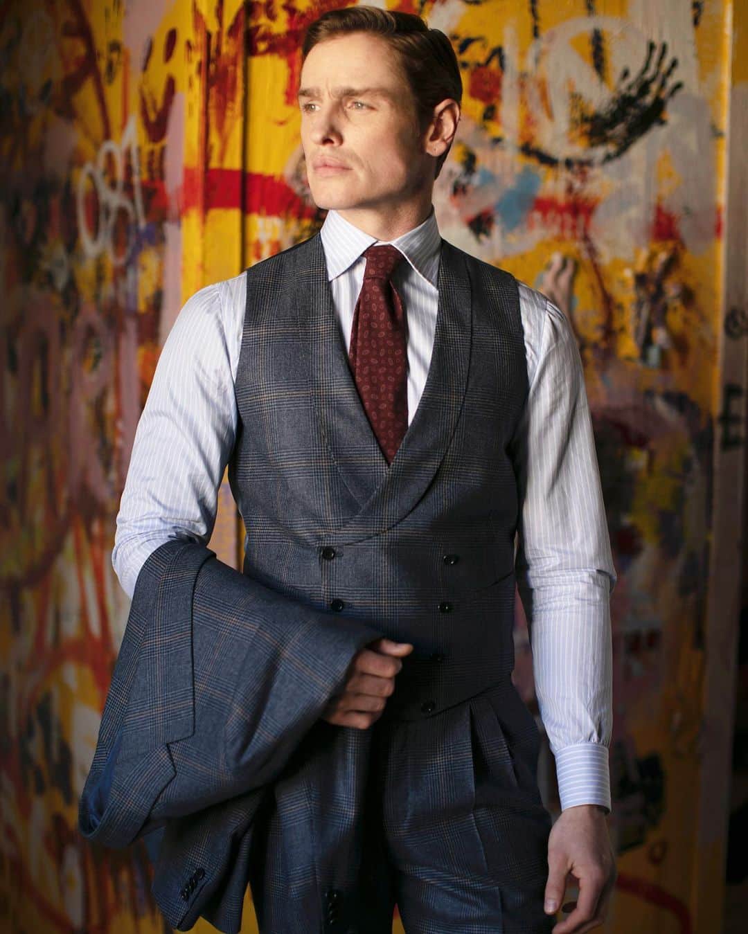 のインスタグラム：「Three pieces suits exude sophistication, so they are often reserved for formal events such as the races, weddings or important business meetings. However, if styled correctly, they can also be an excellent choice for semi-formal occasions.  What do you think?  Our new FW23/24 timeless inspirations are out on our web site (link in bio).   #CesareAttolini #CesareAttoliniNapoli #Attolini #SartoriaAttolini #TimelessElegance #Bespoke #Handmade」