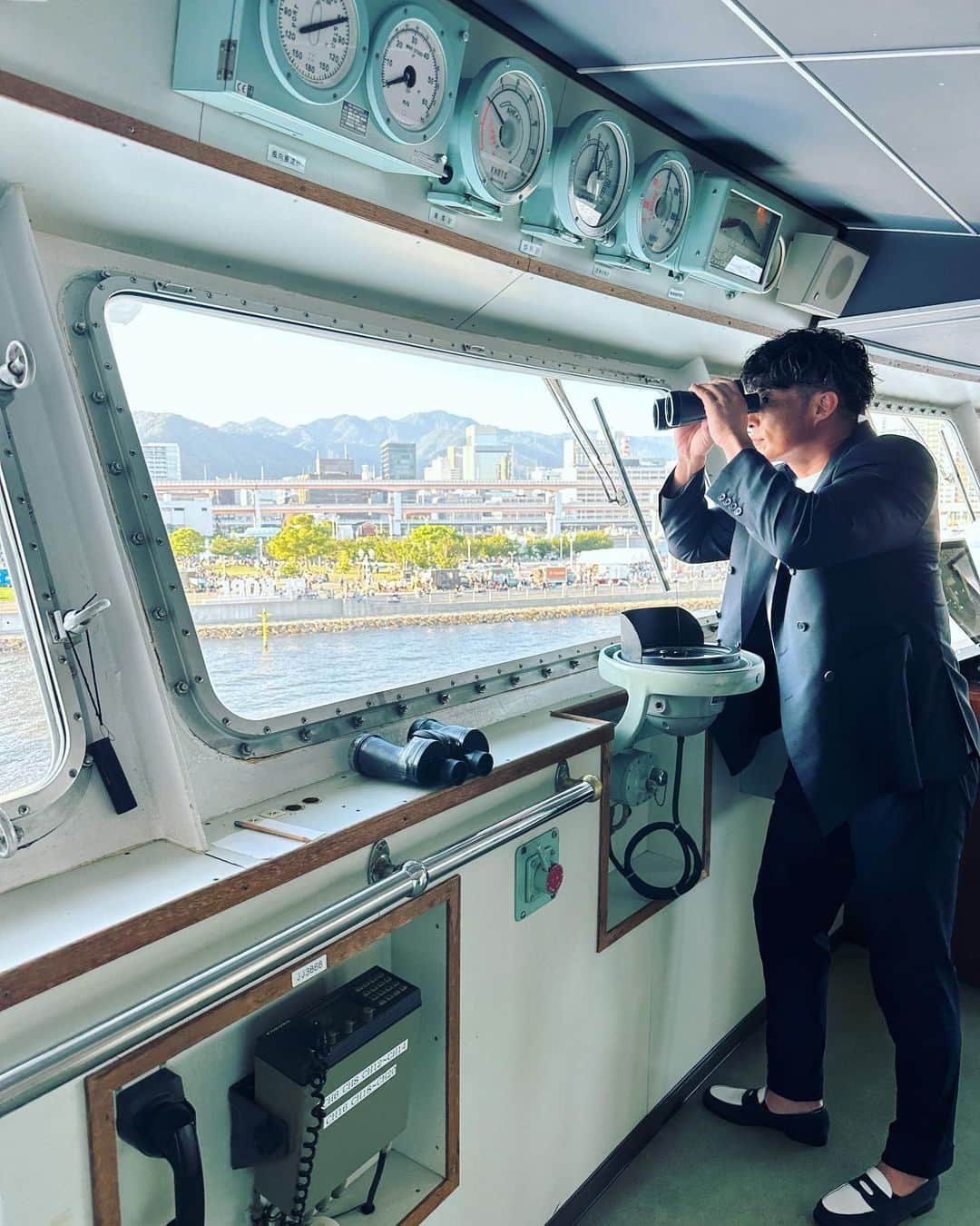 糸井嘉男さんのインスタグラム写真 - (糸井嘉男Instagram)「出航🚢🛳️ 船上のアスリートトークショーしてきました。 豪華クルーズ🛳️に揺られながら、楽しい時間でした！！ #神戸港　#船上　#クルーズ船  @sportsbacks.official」8月19日 20時11分 - itoiyoshio_7